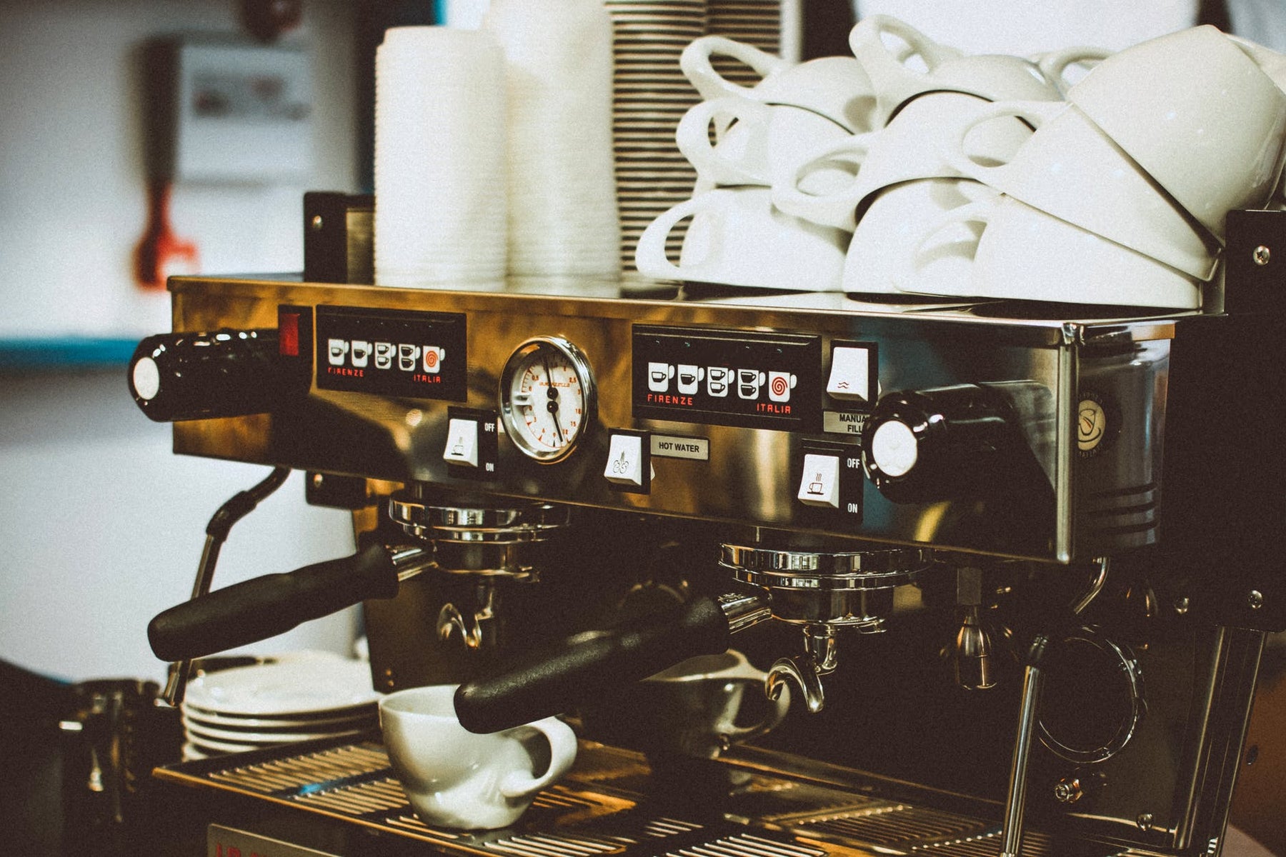 El equipo que toda cafetería debe tener para encantar al cliente
